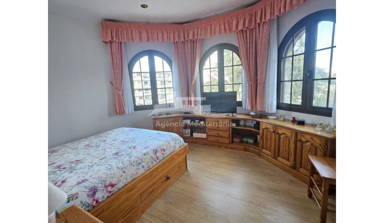 529567_62520396258_6fd5c17e-7550-452b-8885-585176262b19