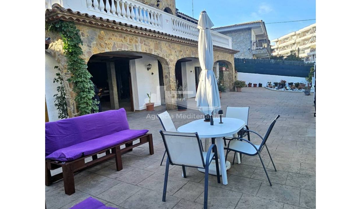 529567_62520396258_732b0bb2-809f-42d9-b952-6a9ebf532d8f