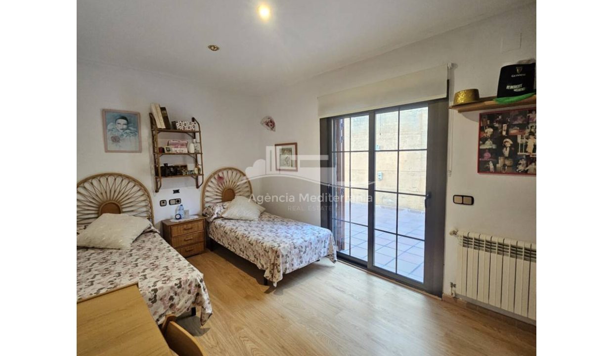 529567_62520396258_b0306012-0a6c-45bb-8f50-80c64c704ae0