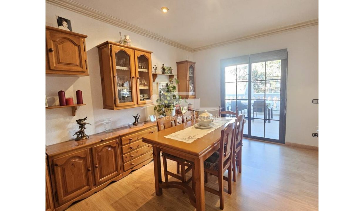 529567_62520396258_c725153d-2a25-4f08-b69d-702667c3e80a